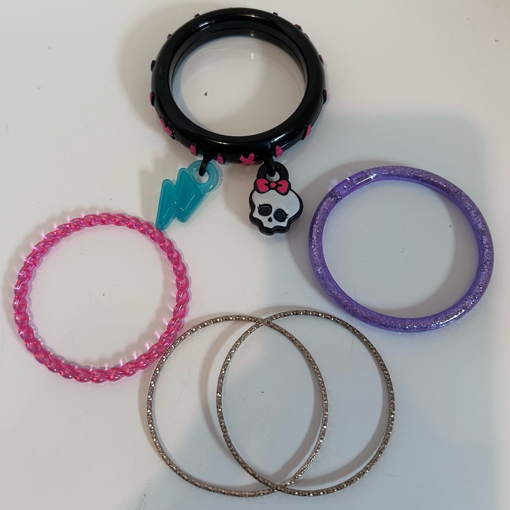 Lot of 5 bangles 2.75 diameter
